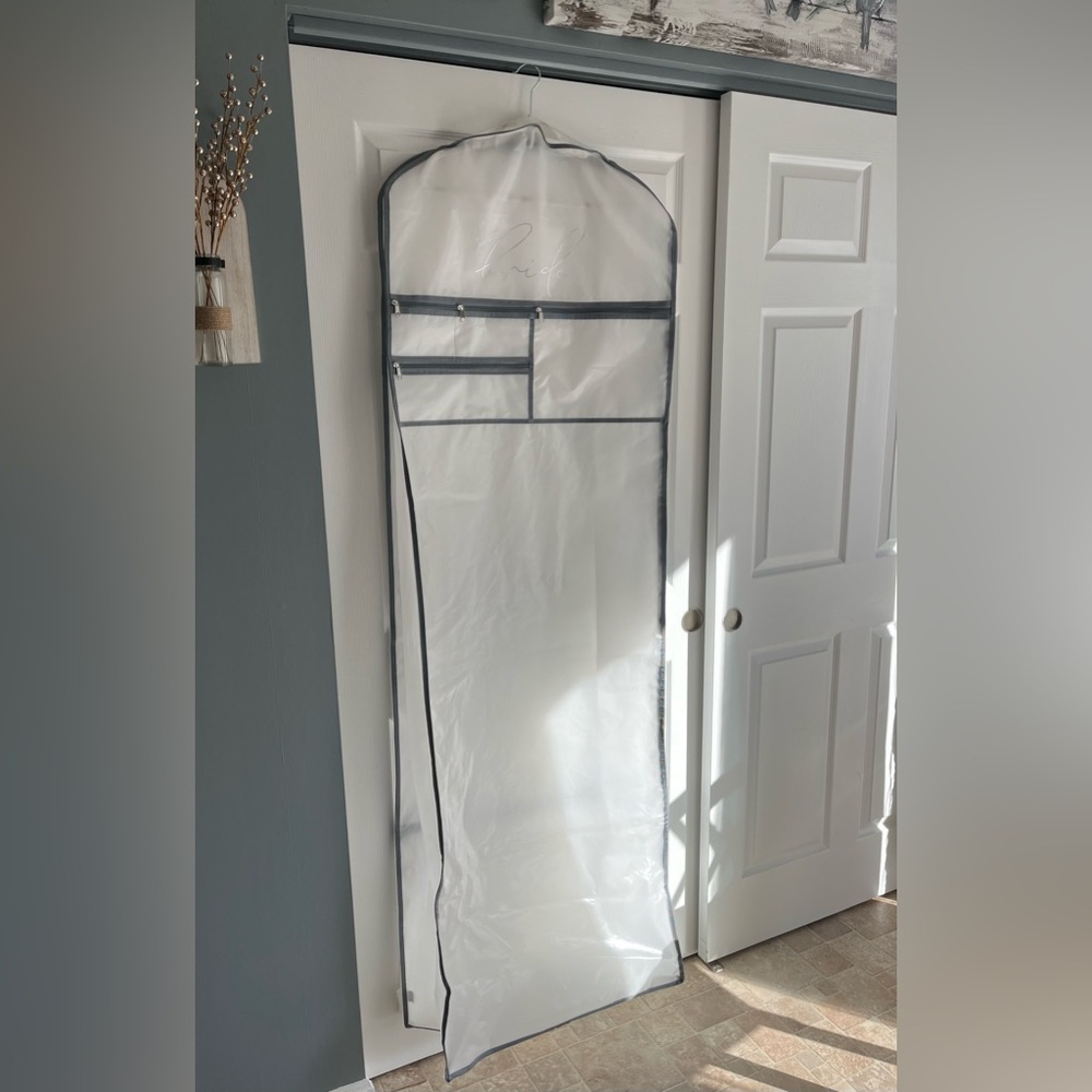 David’s Bridal Garment Bag with Zippers for Accessories